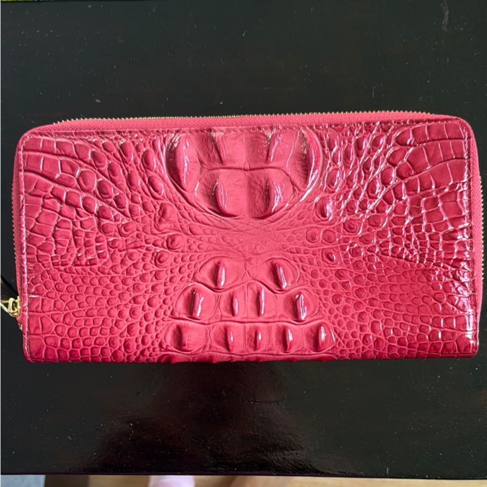 Sleek Red Wallet for Everyday Use